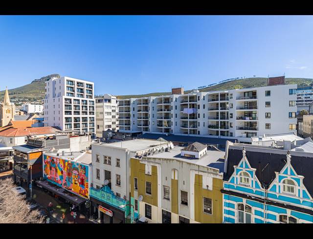 BEDROOM APARTMENT FOR SALE IN CAPE TOWN CITY CENTRE